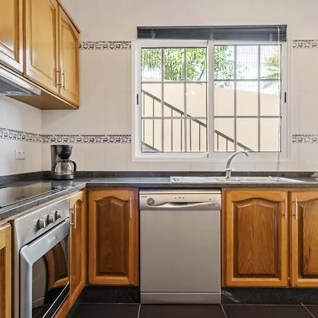 Palm Tree House By Homie 폰타델가다