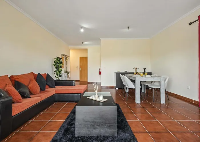 Palm Tree House By Homie 蓬塔德尔加达